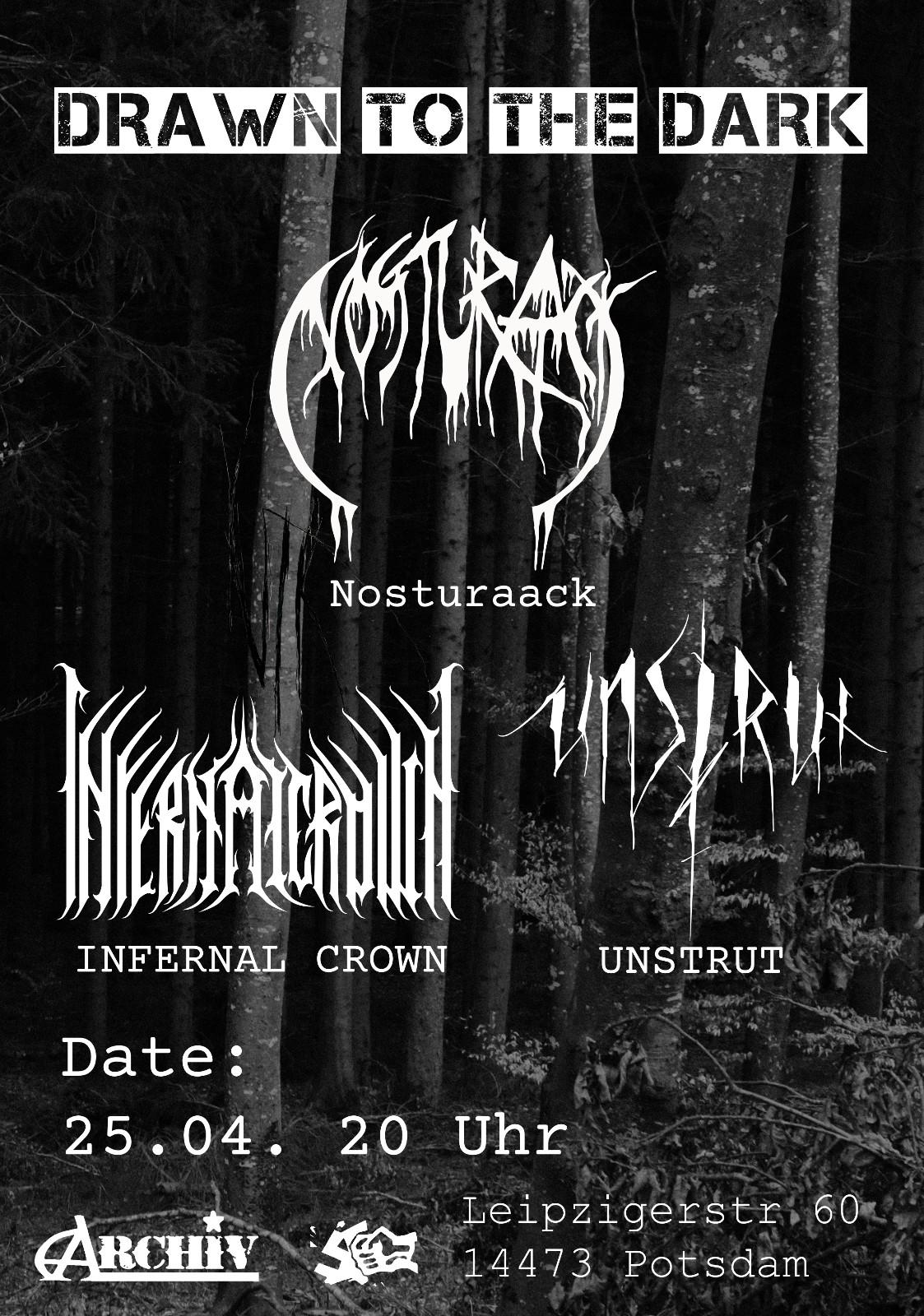 Weiße Schrift und Bandlogos auf dunklem Hintergrund Schatten von Bäumen