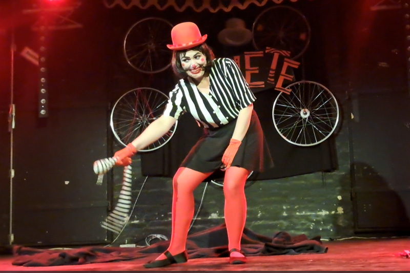 Ravynique auf der Bühne