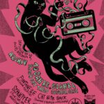 Eine schwarze Katze hat sich im Magnetband einer Kassette verheddert