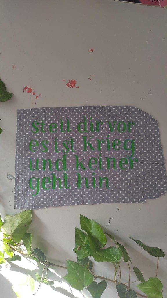 Ein fertiges Patch: "Stell dir vor es ist Krieg und keiner geht hin"